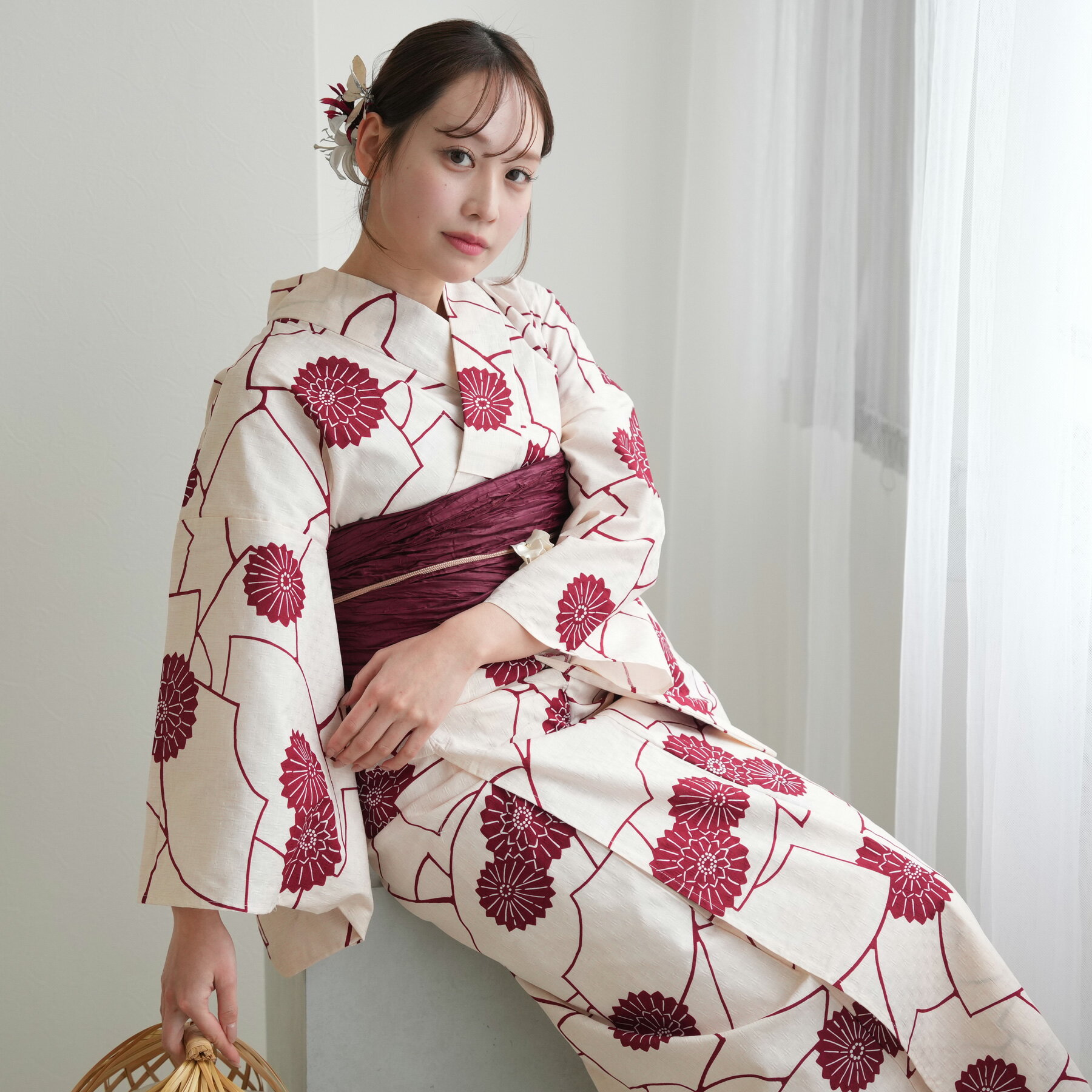 【85%OFF】【ニコアンティーク 高級変わり織 浴衣3点セット えんじの扇面と菊】みんなと違う浴衣を着よう！個性派きものブランドNicoAntiqueの2024年新作 フリーサイズ 浴衣セット（ゆかた・帯・下駄）ですぐお出かけ 古典柄 レトロ 上質 国産生地 国内染色のサムネイル