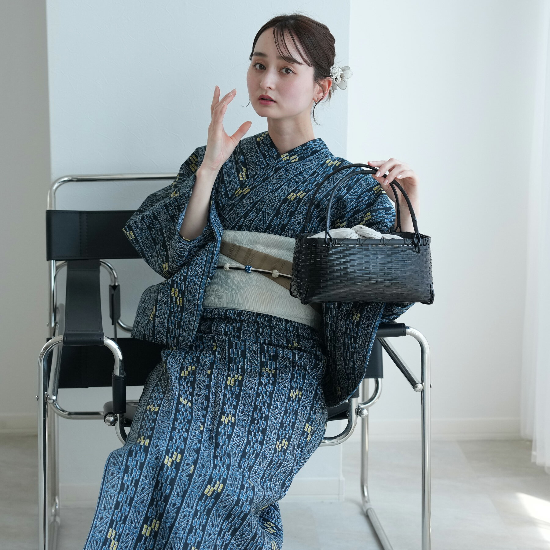 【utatane 高級変わり織 浴衣3点セット ローケツ染め風 鉄紺に鎖縞】 浴衣セット（ゆかた・帯・下駄）..