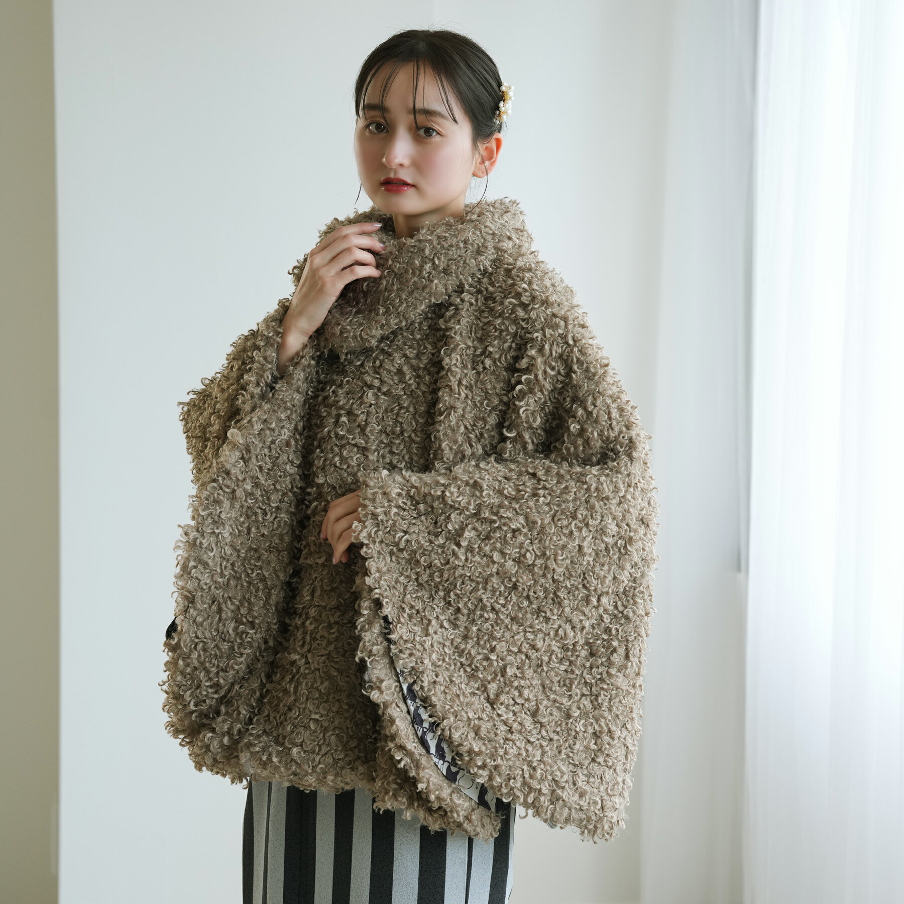 【着物コート ニコアンティーク プードルファー ブロンズ】ポンチョ ケープ アウター フリー（身長約152cm-165cm） 和洋兼用 洋服兼用 カジュアル 和装コート シープ調ボア 茶 裏地柄付き 猫 防寒 冬