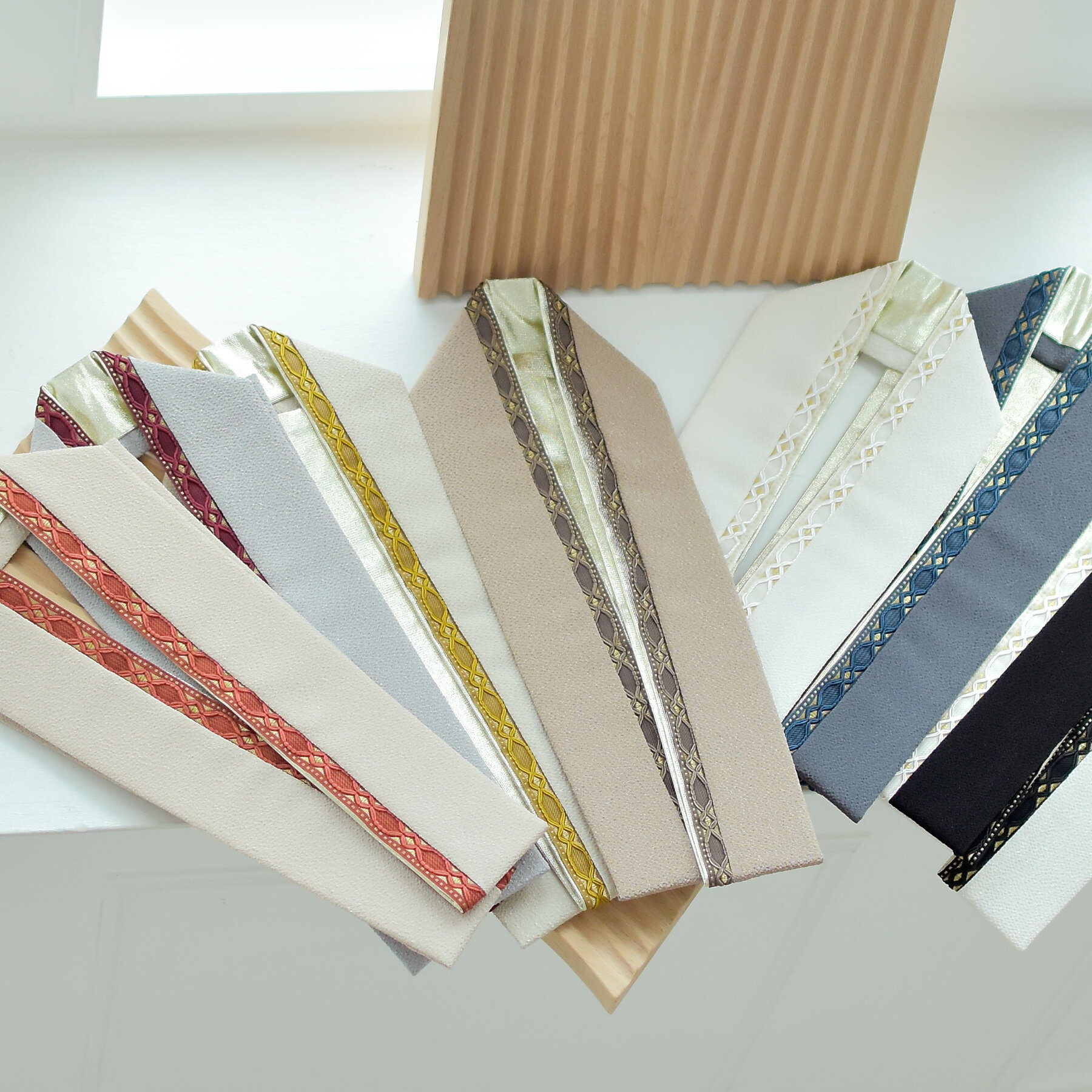 重ね衿 和装小物 着付け小物 日本製 女性 フリーサイズ マルチ系 リボン 飾り衿 重ね襟 伊達衿 伊達襟 女性 ladies えり えり元 装飾 リボン 差し色 赤 黒 白 黄 青 豪華 上品 成人式 卒業式 おしゃれ かわいい