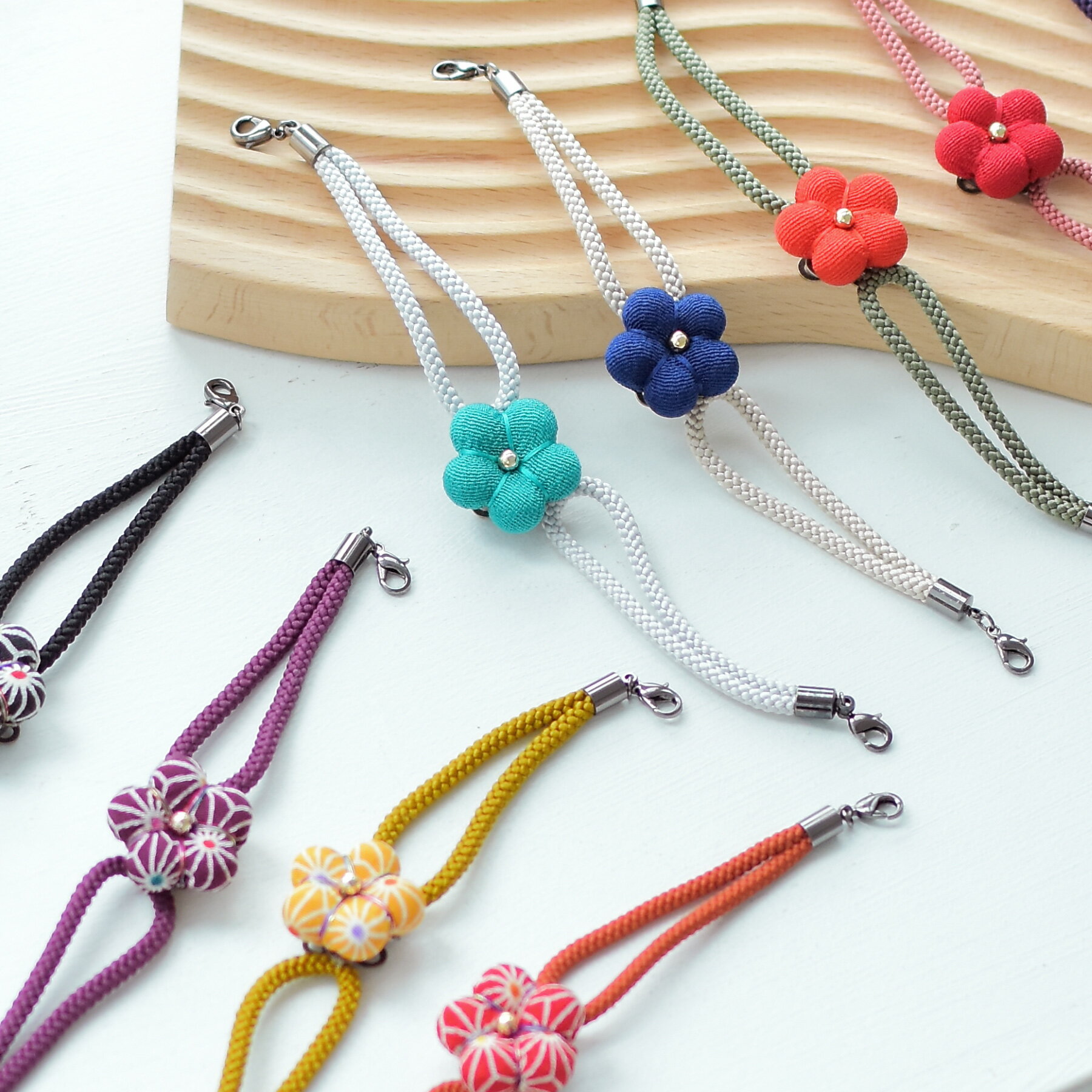 【11%OFF】【3個までメール便可能】 羽織紐 翠嵐工房 和アクセサリー 日本製 国産 ギフト フリーサイズ マルチ系 花 王冠マグネット カニ管 カニカン ...