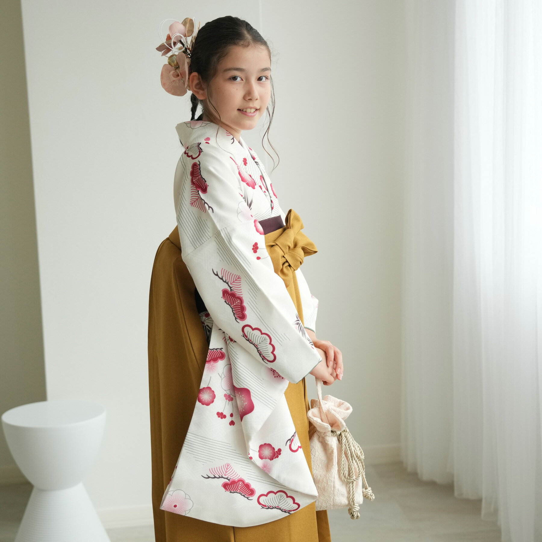 【50％OFF】【ひよこ商店 ジュニア 袴 2点セット 元禄梅模様 白】 二尺袖着物 はかま 着物セット 販売 卒業式 小学生 小学校 低身長さん 子供 キッズ 女子 袴83cm（身長138-145cm）袴87cm（身長145-152cm） 重ね衿縫い付済