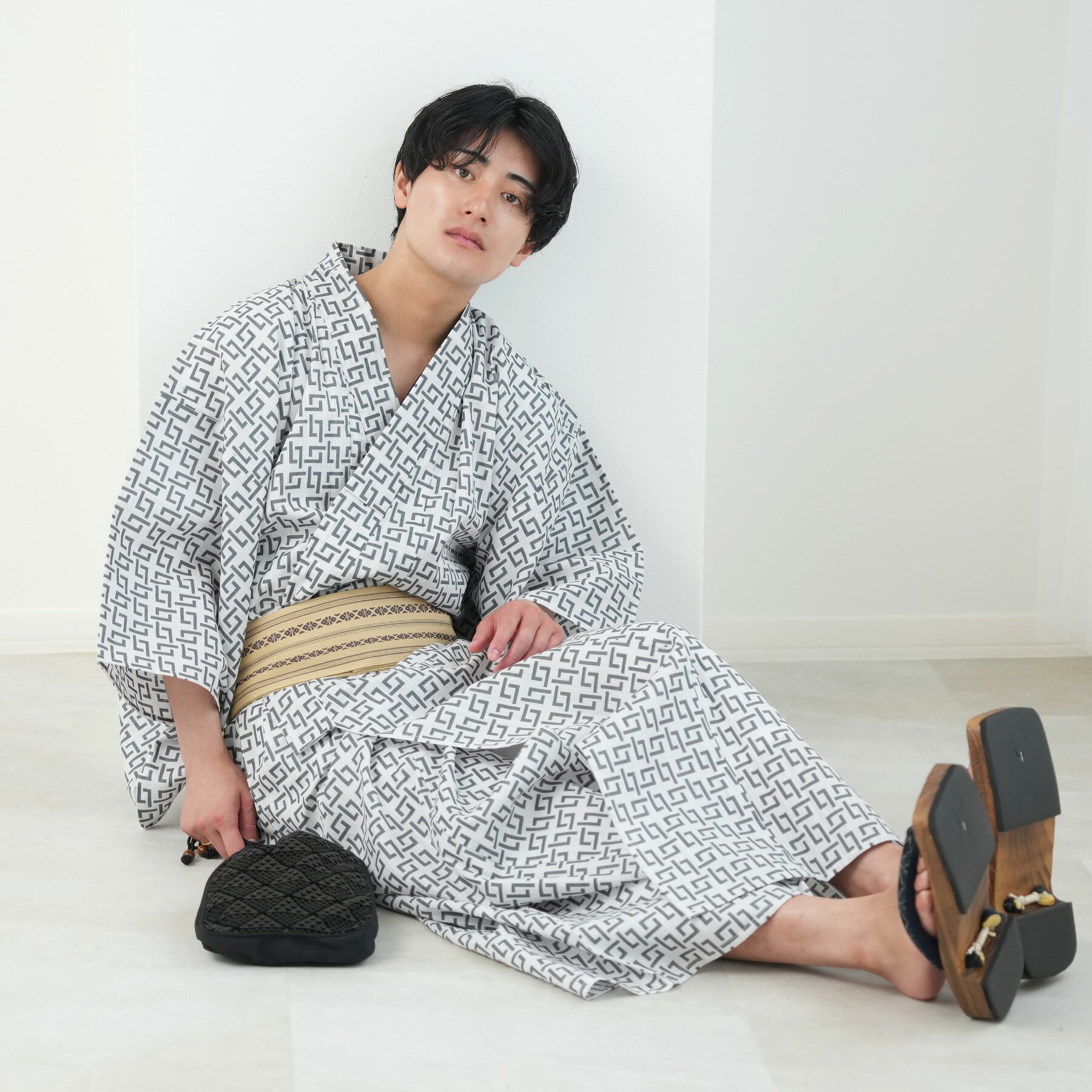 【高級変わり織 メンズ 浴衣3点セット 白にグレーの六弥太格子】男 紳士 男性 選べるM/Lサイズ 日本製綿角帯 浴衣セット(ゆかた・帯・下駄)ですぐお出かけ ...