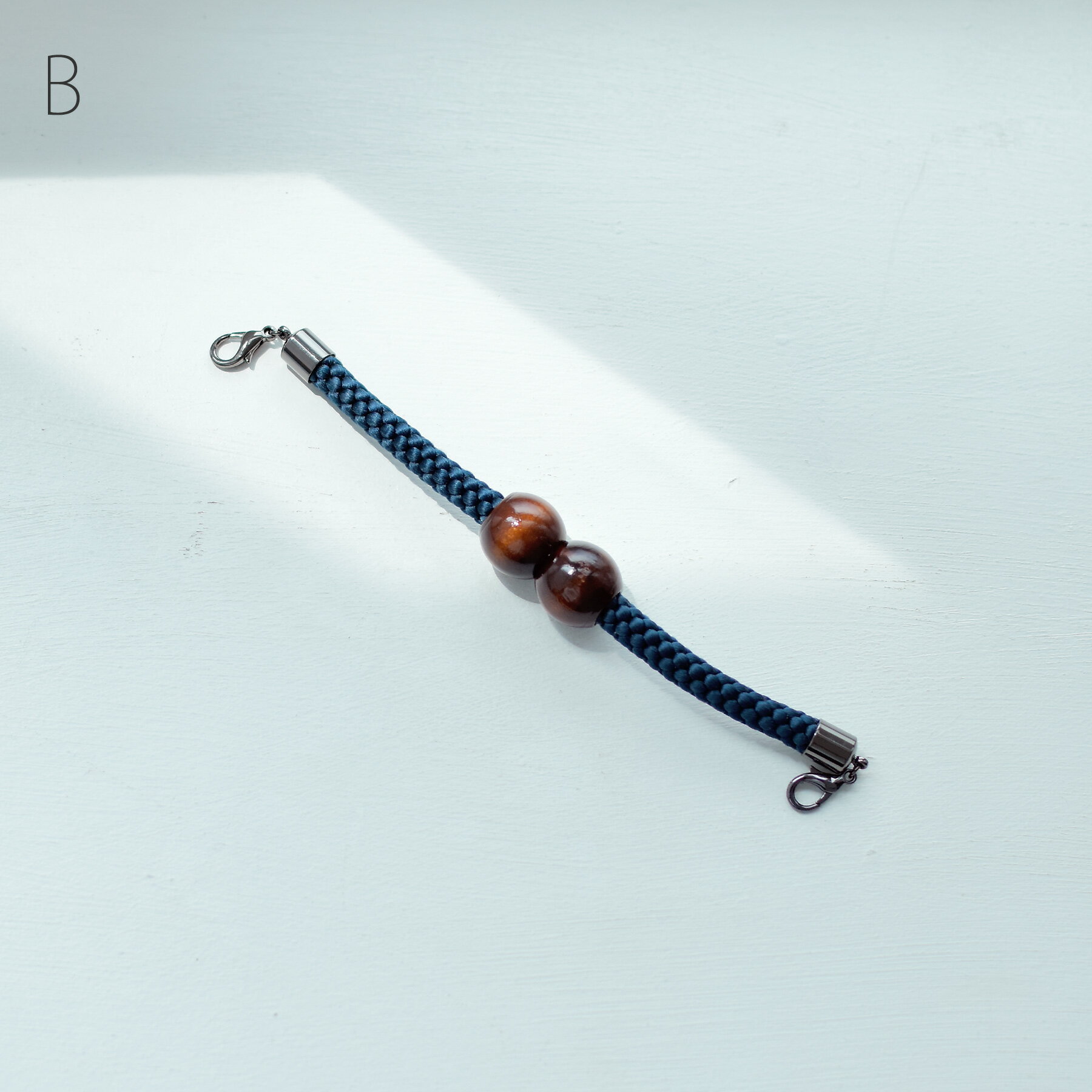 羽織紐 翠嵐工房 和アクセサリー 日本製 国産 ギフト フリーサイズ マルチ系 無地 王冠マグネット シンプル 男性 mens 木製 木玉 緑 ピンク 黄色 白 紺 黒 茶色 礼装 着物 男物 おしゃれ 粋 正絹 カニカン