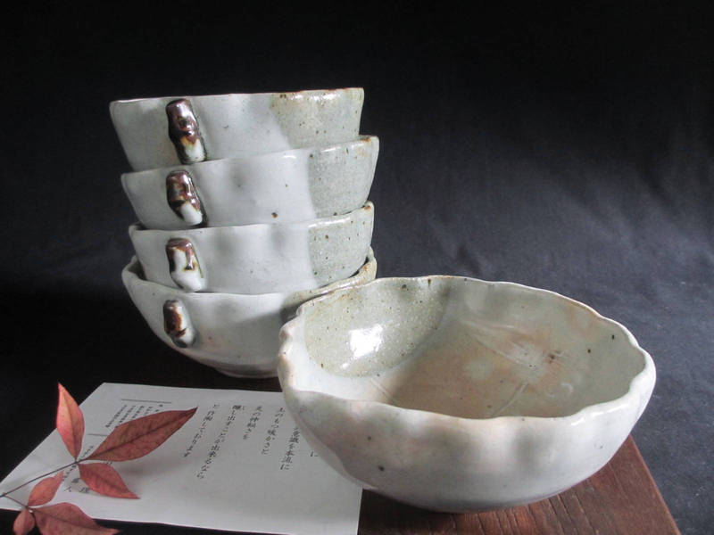 小鉢 ■ 浜田純理作 (陶号・露人) 粉引 窯変 木葉小鉢 (1鉢) ギフト 和食器