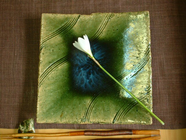 角皿■野々村浩司総織部櫛目文七寸角...