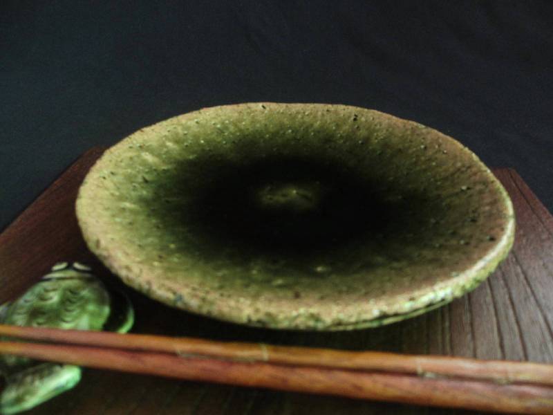 皿 ■ 野々村浩司 総織部 六寸 丸皿 (足付き) ギフト 和食器