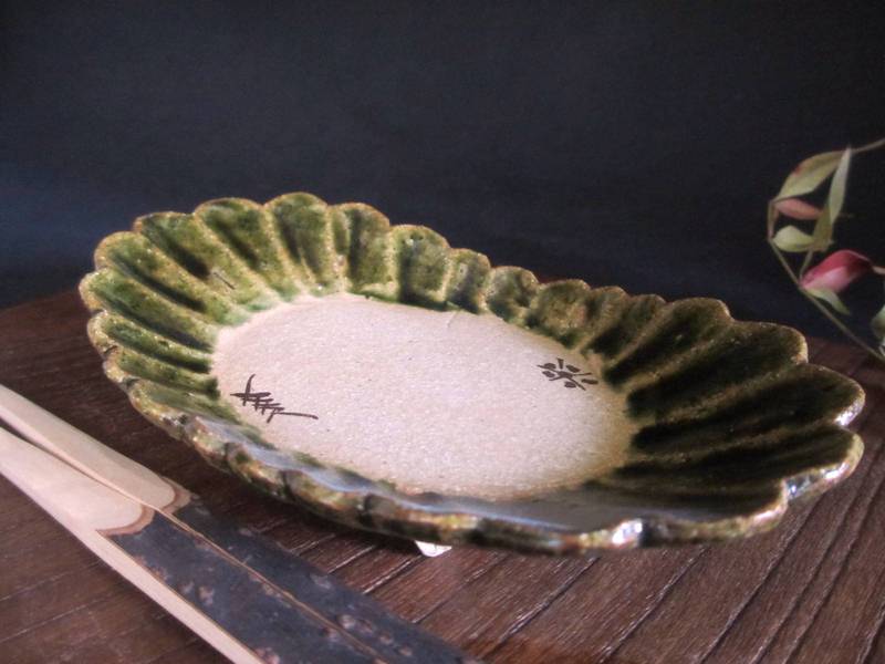 小皿■玉樹窯/ 三宅命次作 織部 小判形 足付 輪花皿 (1皿)　ギフト　和食器