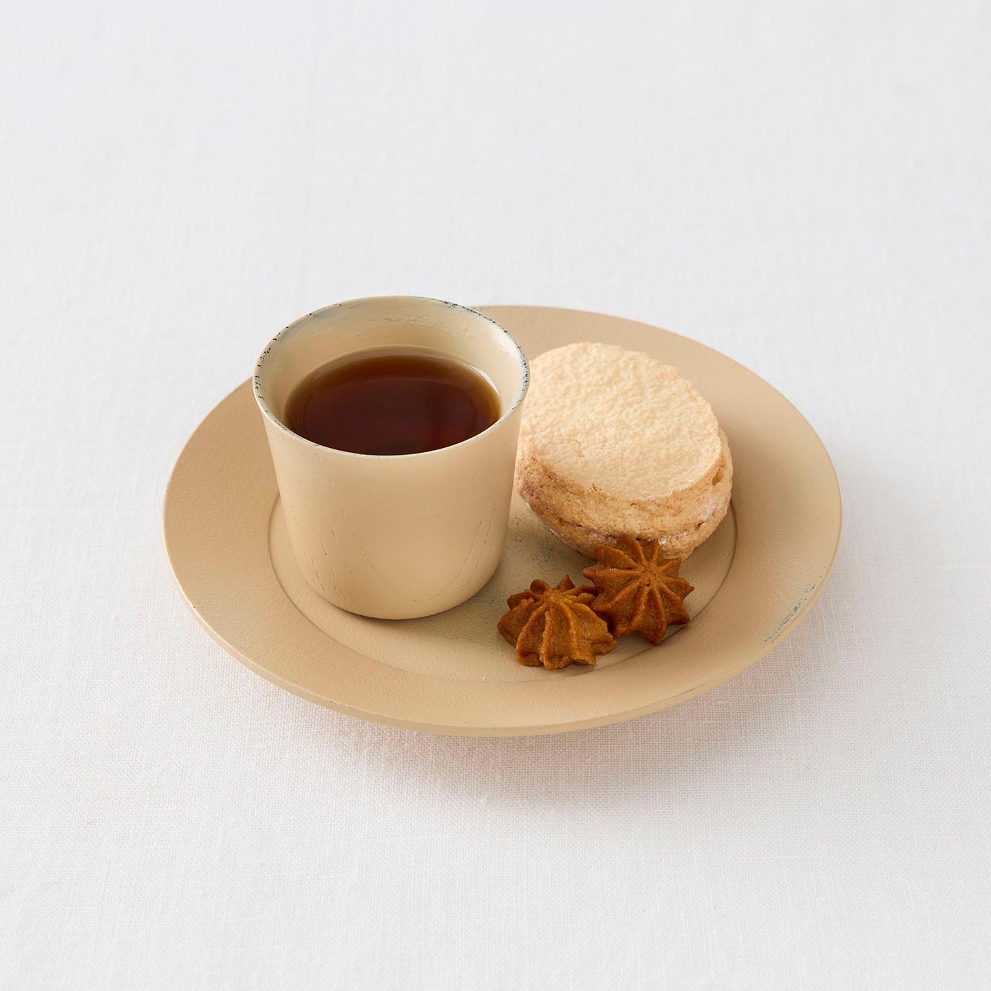 大澤知美 茶杯 白漆 木 漆 湯呑み コップ ウルシ カトラリー ベージュ クリーム 茶 木製 木工作家 作家 奈良 茶道具 お買い物マラソン プレゼント ギフト