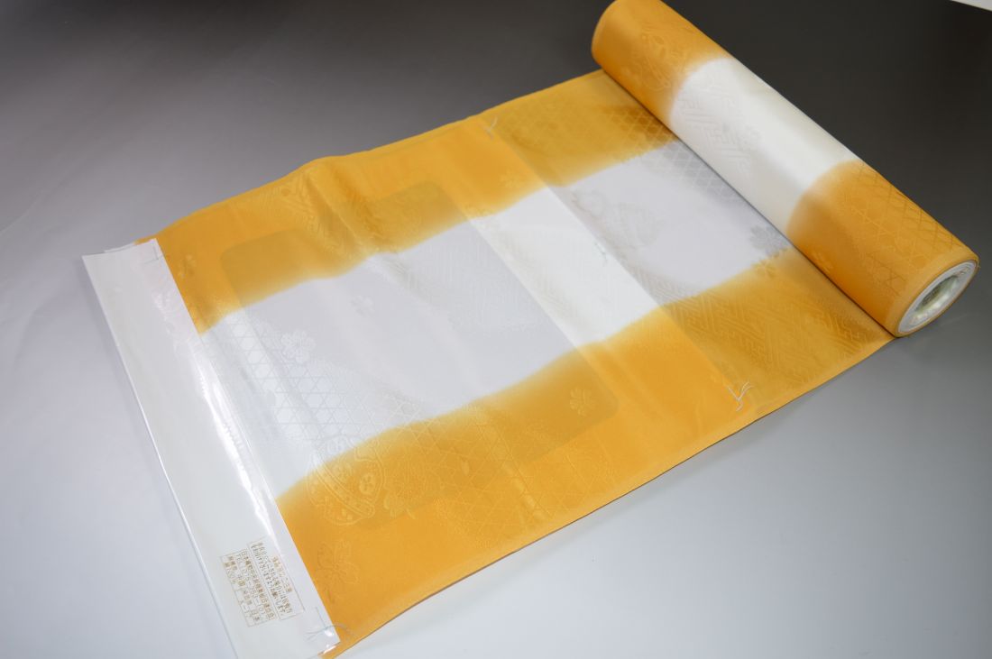 振袖用長襦袢反物 No.5036アウトレット品 生地難 染難あり 振袖用 長襦袢の反物 正絹 新品 紋綸子生地 袖ぼかし柄 身頃ピンク色 振袖用着襦袢に◎ 長さ18メートル 巾39センチ 【 反物販売 】絹100％ 振袖 袖ぼかし 染暈し 卒業式 二尺袖 十三詣り 七五三 地模様