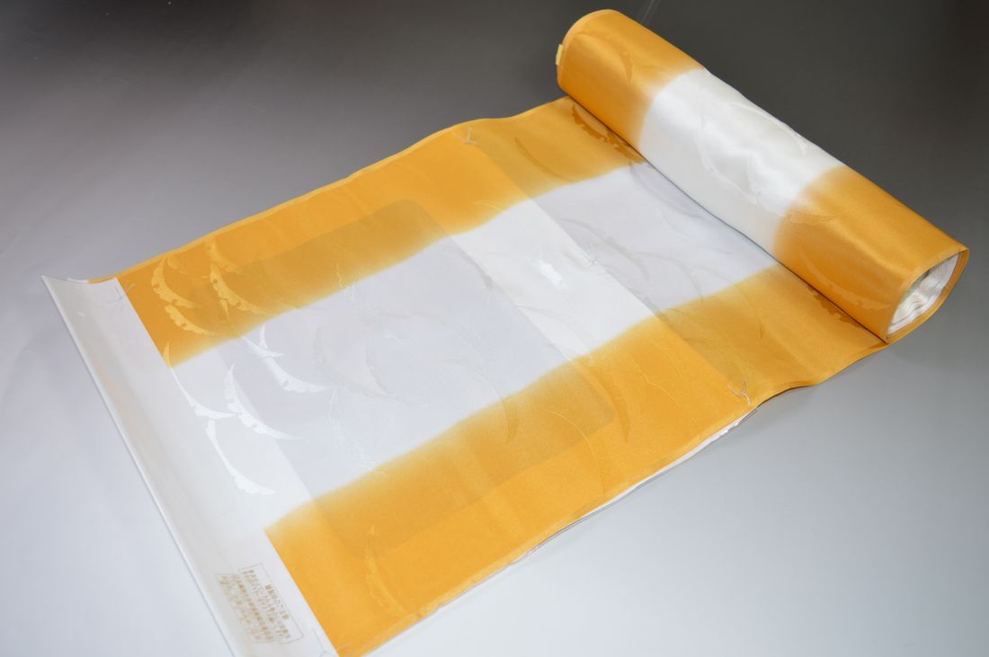 Kimono - 振袖用長襦袢反物 No.5037アウトレット品 生地難 染難あり 振袖用 長襦袢の反物 正絹 新品 紋綸子生地 袖ぼかし柄 身頃ピンク色 振袖用着襦袢に◎ 長さ18メートル 巾39センチ 【 反物販売 】絹100％ 振袖 袖ぼかし 染暈し 卒業式 二尺袖 十三詣り 七五三 地模様