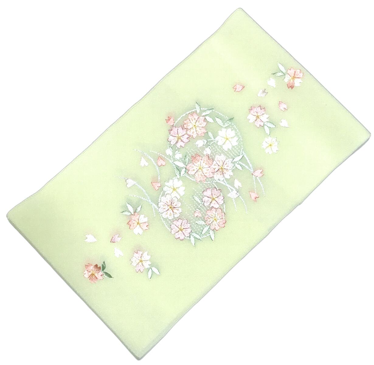 　　素材 本体素材：アセテート55％ 絹5％ レーヨン40％ 刺繍糸：　レーヨン100％ 着用時期 袷の時期にご利用頂ける 刺繍半襟となります。 入学式・卒業式・振り袖・結婚式 お茶会カジュアル系統に おすすめの品物です。 関連商品 ネットショップ最大級センダイヤの 和装小物コーナー 備考 基本的に難なしの品物となっておりますが 糸浮き等の不具合はある可能性がございますので 予めご了承ください。 大シミ、欠陥があった場合 一週間以内のお品の場合のみ 返品対応させていただきます。 ※一週間を過ぎた場合は対応できかねます。 ディスプレイ、撮影時のカメラの関係上 画像と実物の色が多少 異なる可能性がございます。 ご購入後のお色が異なる等のキャンセルは お断りしておりますので気になる方は ご購入前に必ずご質問ください。