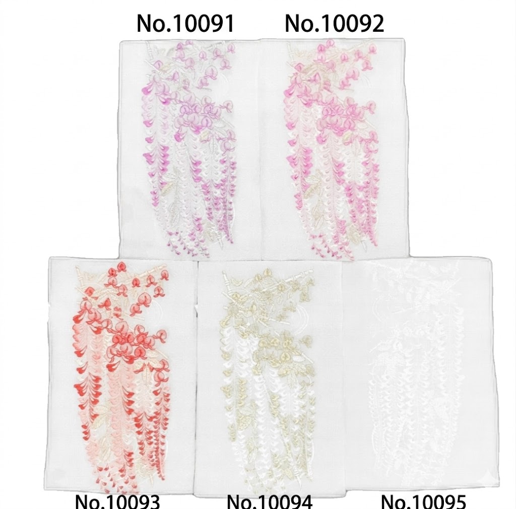 　　No.10091 No.10092 No.10093 No.10094 No.10095 ポリエステル 100％ 刺繍　：レーヨン糸 生地：日本 刺繍：日本（丹後） 商品説明 晴れの日の装いを、ワンランク上の美しさへ。 正絹ならではの上品な艶とやわらかな風合いが、 衿元にさりげない高級感を添えます。 振袖・訪問着・付下げなど幅広いお着物に合わせやすく、 重ねるだけで華やかさがぐっとアップ。 お色替え感覚で印象チェンジも楽しめます。 今だけのお買い得価格でご提供中。 品質にこだわりたい方、初めての重ね衿にもおすすめの一品です。 素材 ポリエステル 100％ 刺繍　レーヨン糸 生地： 日本 刺繍：日本（丹後） 着用可能きもの 振袖・訪問着・付下げ 踊り衣装・舞台衣装 関連商品 振り袖礼装向き和装小物コーナー 備考 大シミ、欠陥があった場合 一週間以内のお品の場合のみ返品対応させていただきます。 ※一週間を過ぎた場合は対応できかねます。 ディスプレイ、撮影時のカメラの関係上 画像と実物の色が多少異なる可能性がございます。 ご購入後のお色が異なる等のキャンセルは お断りしておりますので気になる方は ご購入前に必ずご質問ください。