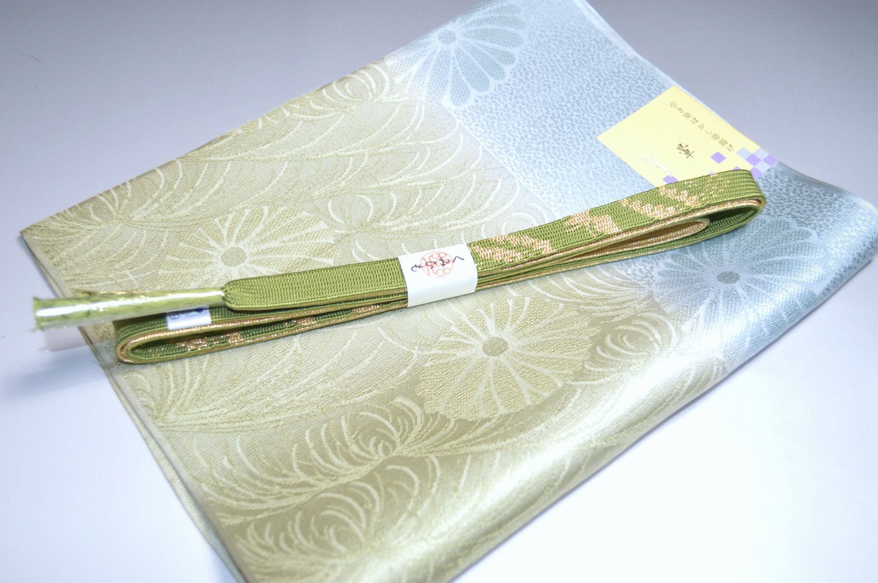 【送料無料】正装用お洒落にオススメ 帯締め帯揚げセット No.23995帯揚げ地色 裏葉柳 うらはやなぎ色系統 正絹 並尺 平組帯締め フォーマル 礼装 お茶会 お食事会 小紋 訪問着 色無地 付下げ 訪問着 色無地 お稽古 訪問着 江戸小紋 色無地 キモノ仙臺屋の和装小物特集