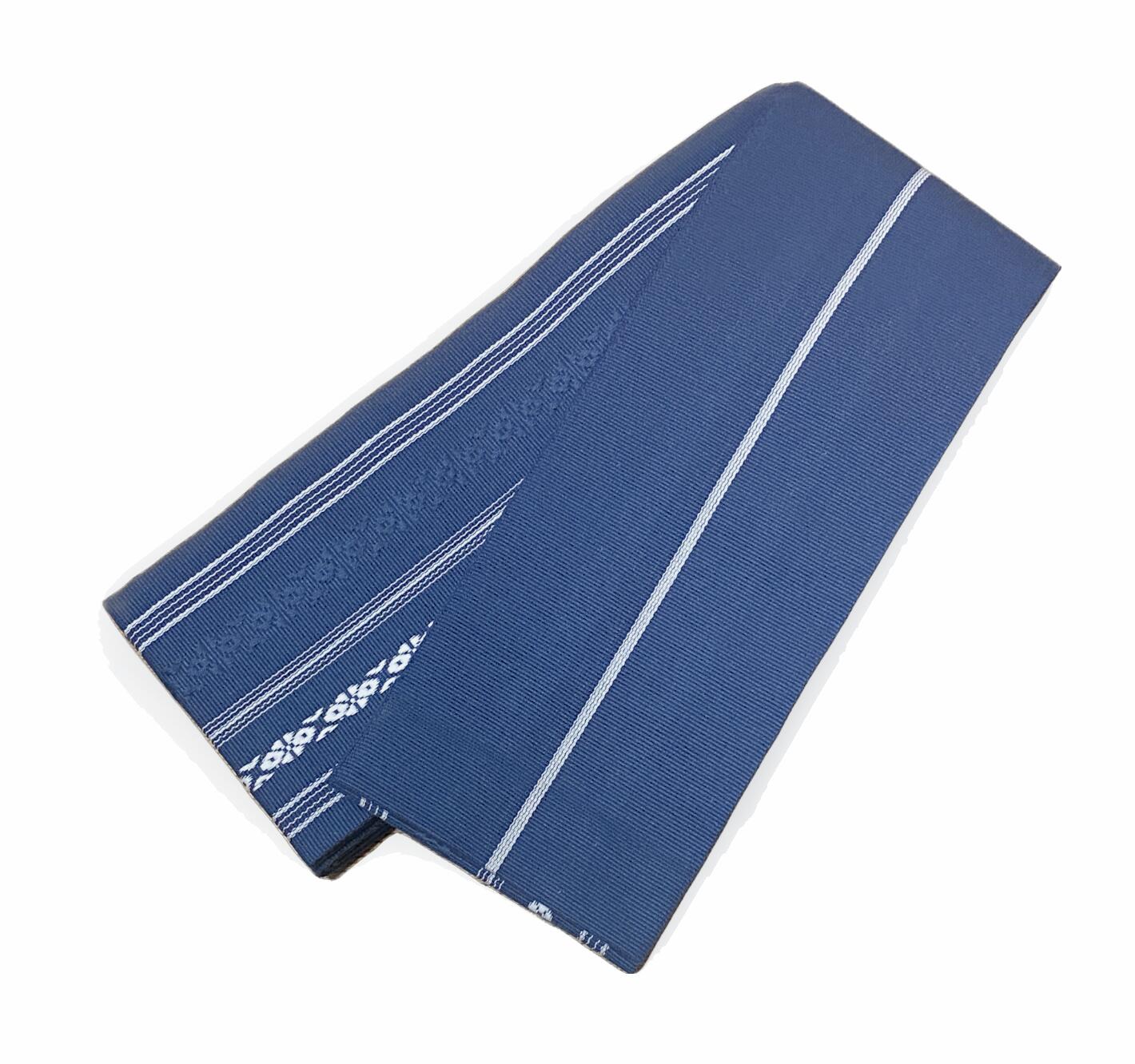 綿角帯(日本製) 献上柄リバーシブル角帯 No.3004 紺色地色に白色献上柄 おとこもの角帯 素材:綿100％ 日本製品 並尺 男物 綿 平ぐけ帯裏付きタイプ サイズ:長さ390cm幅9.5cm 紳士 男物 男性用 メンズ着物 メンズ 袴下帯 ポスト投函【キモノ仙臺屋の和装小物特集】