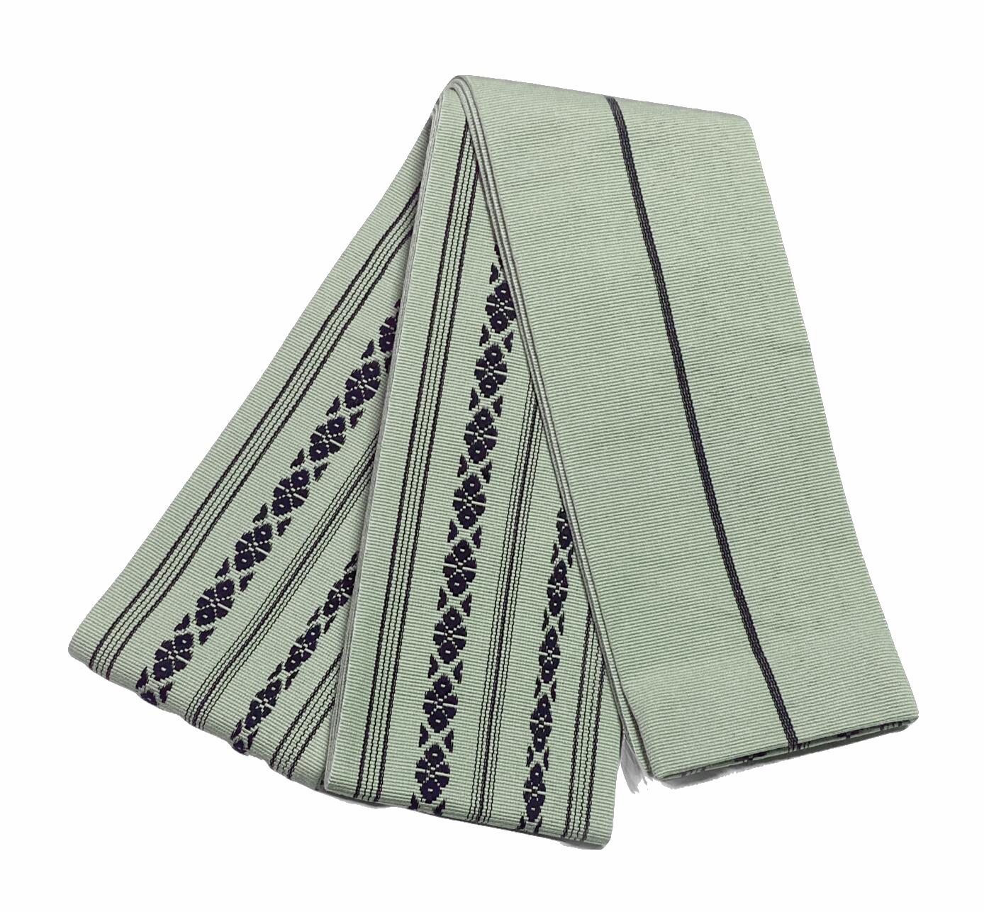 綿角帯(日本製) 献上柄リバーシブル角帯 No.3012 薄青地色に黒色献上柄 おとこもの角帯 素材:綿100％ 日本製品 並尺 男物 綿 平ぐけ帯裏付きタイプ サイズ:長さ390cm幅9.5cm 紳士 男物 男性用 メンズ着物 メンズ 袴下帯 ポスト投函【キモノ仙臺屋の和装小物特集】