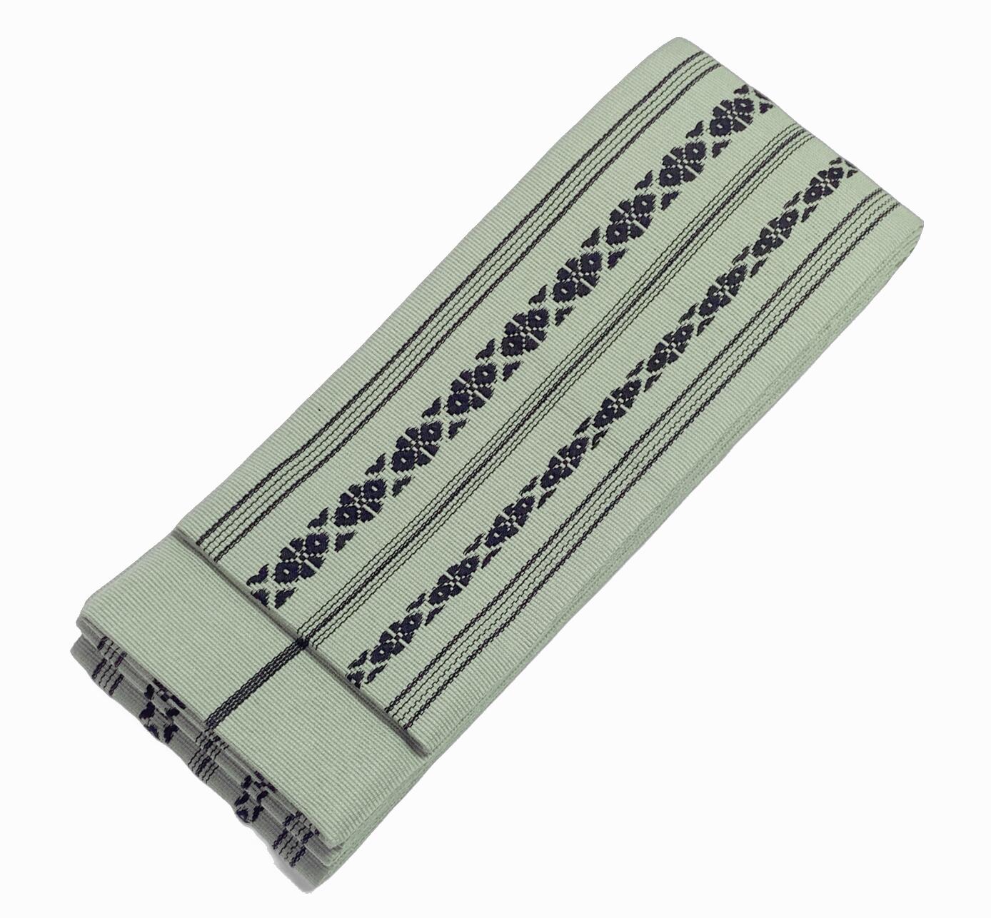 綿角帯(日本製) 献上柄リバーシブル角帯 No.3012 薄青地色に黒色献上柄 おとこもの角帯 素材:綿100％ 日本製品 並尺 男物 綿 平ぐけ帯裏付きタイプ サイズ:長さ390cm幅9.5cm 紳士 男物 男性用 メンズ着物 メンズ 袴下帯 ポスト投函【キモノ仙臺屋の和装小物特集】