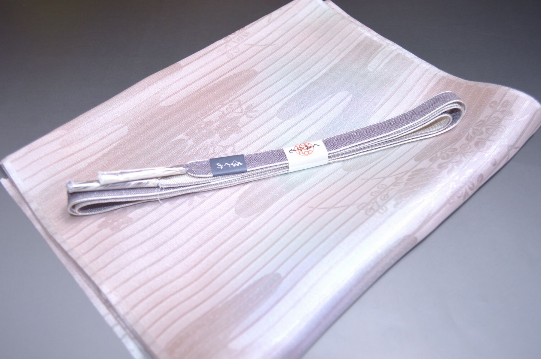 【送料無料】うすもの・単衣正装用にも◎紗帯締め帯揚げセット No.25495帯揚げ地色 薄桜（うすざくら）色系統 正絹素材 並尺 夏物 夏のお洒落きものに◎ うすもの 単衣用にオススメ 色無地 つむぎなどに◎ お稽古 普段着 お食事会 紬 訪問着 キモノ 仙臺屋の和装小物特集