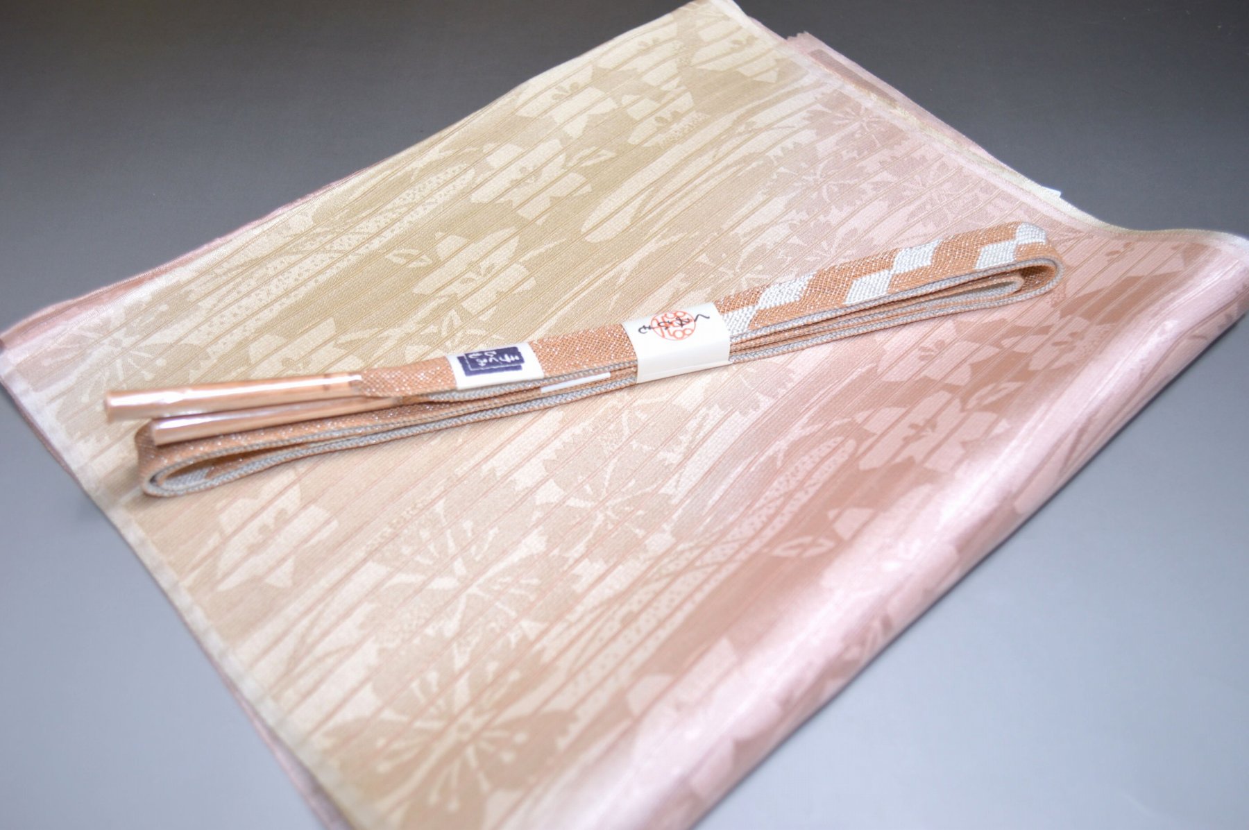 【送料無料】うすもの・単衣正装用にも◎紗帯締め帯揚げセット No.25496帯揚げ地色 桜色（さくらいろ）色系統 正絹素材 並尺 夏物 夏のお洒落きものに◎ うすもの 単衣用にオススメ 色無地 つむぎなどに◎ お稽古 普段着 お食事会 紬 訪問着 キモノ 仙臺屋の和装小物特集