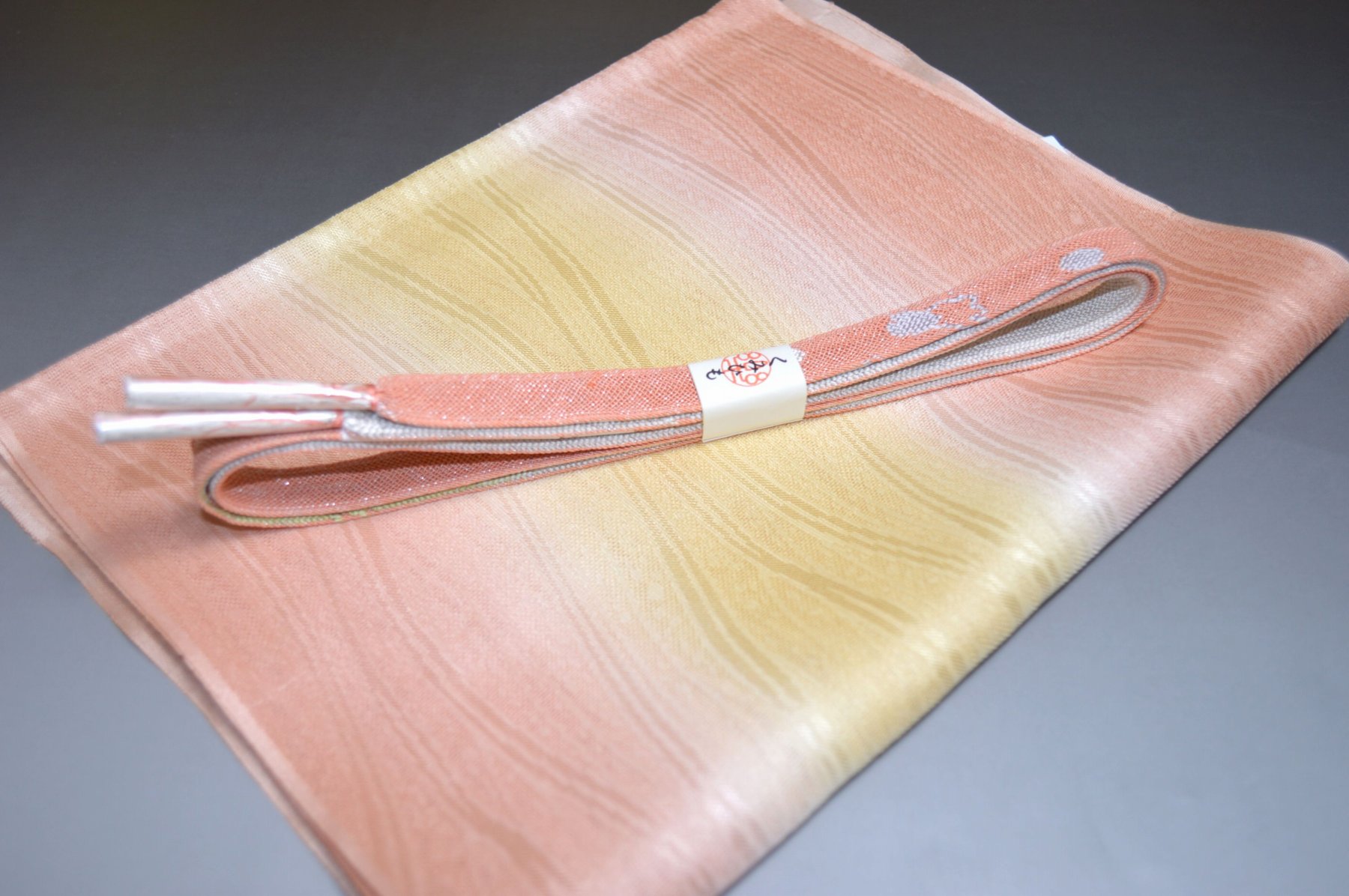 【送料無料】うすもの・単衣正装用にも◎紗帯締め紗帯揚げセット No.25537帯揚げ地色 クリアな黄みの赤色系統 正絹素材 並尺 夏物 夏のお洒落きものに◎ うすもの 単衣用にオススメ 色無地 つむぎなどに◎ お稽古 普段着 お食事会 紬 訪問着 キモノ 仙臺屋の和装小物特集