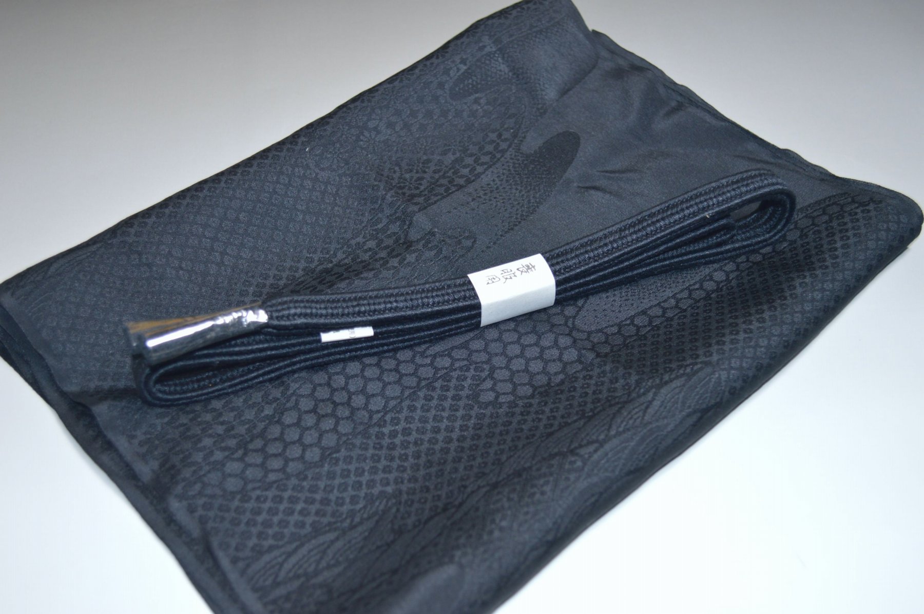 【送料無料】喪服用 帯締め帯揚げセット No.25565帯揚げ地色 黒色系統 正絹 並尺 黒色 法事 不祝儀 お葬式用 喪服 紋付レディース 帯締め平組 キモノ仙臺屋の和装小物特集 ポスト投函で送料無料