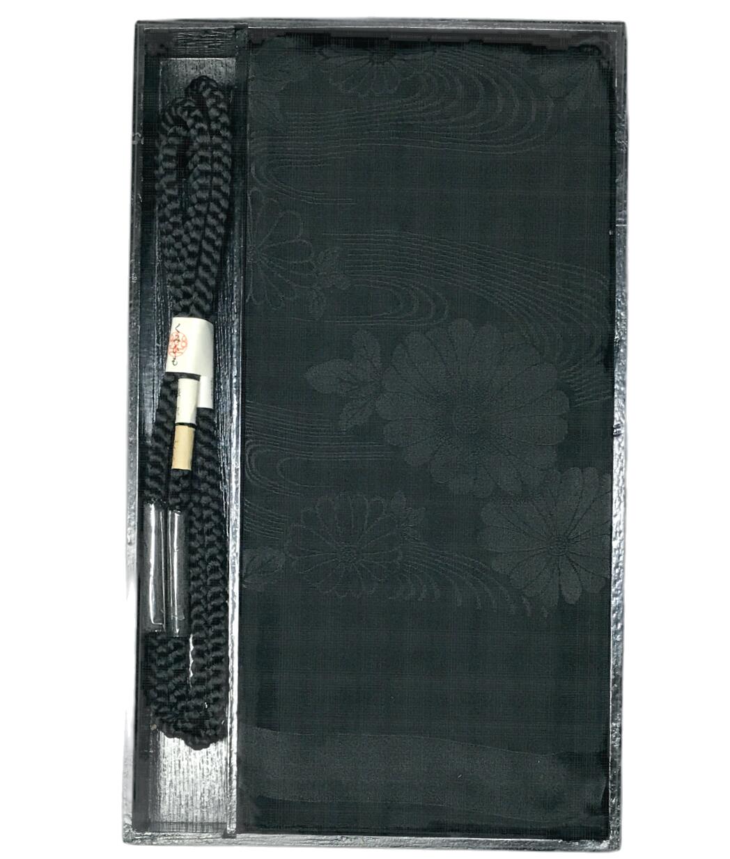 喪服用 正絹帯締め帯揚げセット箱入り No.25599 帯締め丸組 黒色系統 長尺 冬用 絹100％ 不祝儀 黒の帯〆 お葬式用 喪服 紋付 レディース 帯締め 帯揚げ お葬式用黒着付小物 葬式 法事 女性 ブラックフォーマル お通夜 キモノ仙臺屋の和装小物特集