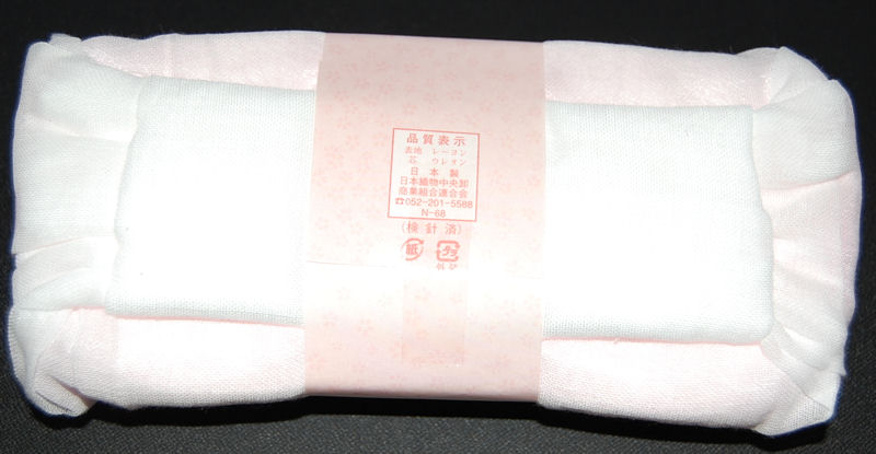 帯を立体的に美しくピンク色 帯枕ウレタンガーゼ付き（g-014）伊達姿 オールマイティータイプ カジュアルからフォーマルまで 巾20センチ厚み4.5センチ そふとウレタン芯 小紋 つむぎ 付け下げ 色無地 訪問着 色留袖 黒留袖 振袖【キモノ仙臺屋の和装小物特集】