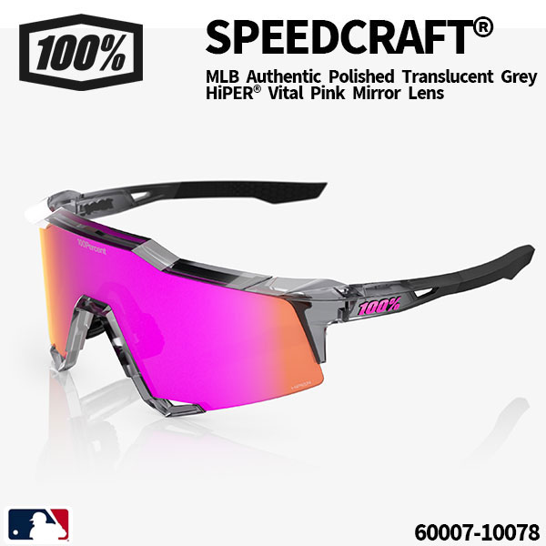 メーカー：100%（ワンハンドレッド）サングラス モデル名：SPEEDCRAFT / MLB Authentic Polished Translucent Grey - HiPER Vital Pink Mirror Lens メーカー型番：60007-10078 MLB Authentics Sunglass Collection は、100% が誇る最先端テクノロジーとプロ仕様のスタイルを融合した公式アイウェアシリーズ。 メジャーリーグのフィールドで求められる視界性能・保護性能・安定性を、Speedcraft が高い次元で実現します。 Speedcraftは、100%の最先端テクノロジーを結集したハイパフォーマンスアイウェアです。 ・シグネチャー100%レンズ：円筒形シールドデザインにより、ライディングポジションでの360度の視界を確保 ・ウルトラグリップラバー製ノーズパッド＆テンプルで、長時間の着用でも快適かつ安定したフィット感 ・レンズ下部エアスクープ構造が通気性を高め、湿気や曇りを軽減しクリアな視界を維持 最先端の視界性能と快適な装着感が融合した、スポーツサングラスの決定版です。 【レンズタイプ：HiPER（ハイパー）レンズ】 HiPERレンズは、100%独自開発の高解像度レンズテクノロジーを搭載。 ・コントラストを強調し、路面や周囲のディテールをくっきり再現 ・色彩をより鮮やかに増幅し、自然でクリアな視界を提供 ・細部まで正確に映し出すことで、見落としを防ぎパフォーマンスを最大化 あらゆる状況で情報量の多い視界を確保し、瞬間的な判断をサポートするプロ仕様のレンズです。 ■備考 こちらの商品ですが店頭でも販売をしているためご注文後にお取り寄せや在庫切れになる可能性がございます。 中には店頭展示品もございます。 化粧箱が無い場合もございます。 多少の傷・汚れはノークレームにてお願いします。 お急ぎの方や確実なお取り引きをご希望の方は必ずご注文前に在庫のご確認をお願いします。