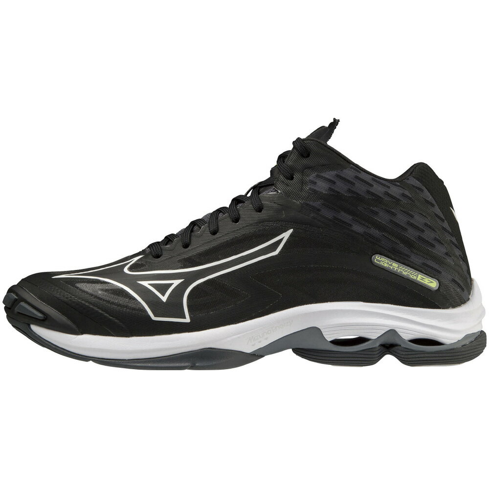 ■メーカー名：mizuno（ミズノ） ■品名：WAVE LIGHTNING Z7 MID ■品番：V1GA2250 ■カラー：01(ブラック×ホワイト) ■サイズ：22.5～31.0cm ■幅ラスト：2E相当 ■重量：約315g(27.0cm片足) ■素材：アッパー：人工皮革（合成皮革）+合成繊維 ■クイックネスな動きに更なる磨きをかけた、スピードモデル。 ミズノエナジー搭載でクッション性を追求。 瞬発力を高めるソール設計と、MIZUNO ENERZY搭載でクッション性を追求。 ■備考 こちらの商品ですが店頭でも販売をしているためご注文後にお取り寄せや在庫切れになる可能性がございます。 中には店頭展示品もございます。 化粧箱が無い場合もございます。 多少の傷・汚れはノークレームにてお願いします。 お急ぎの方や確実なお取り引きをご希望の方は必ずご注文前に在庫のご確認をお願いします。 バレー/バレーボール/バレーシューズ/ノンマーキング/ミッドカット/ミドルカット 黒/ブラック