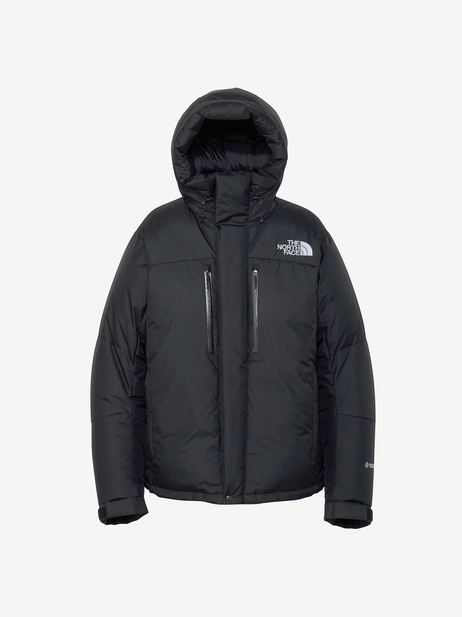 ■メーカー名：THE NORTH FACE（ザ・ノース・フェイス） ■品名 ：バルトロライトジャケット（ユニセックス） ■品番：ND92551 ■カラー：ブラック ■サイズ：L・XL・XXL 【商品説明】 真冬の天体観測や雪上ハイクにも対応できる、高い保温性を持つ防寒ジャケット。時流に合わせたバランスよいサイズ感にアップデートしました。 表地には非フッ素メンブレンによる30デニールのGORE-TEX WINDSTOPPER 2層構造を使用。防風性とともに耐水性もあり、多少の雨や雪に対応します。中わたには、特殊セラミックスの遠赤外線効果により優れた保温効果が持続する光電子ダウンを封入。高度な洗浄技術により、汚れを徹底的に除去したクリーンなダウンが高い保温性を確保します。中わた入りの内襟やフロントのダブルフラップなどでコールドスポットを軽減。携行に便利なスタッフサック付きです。 シンプルでゆとりのあるボックスシルエットです。 Fabric ＜表地＞30D GORE-TEX WINDSTOPPER Insulated Shell（2層）（表側：ナイロン100％、裏側：ePE）＜中わた＞CLEANDOWN 光電子（ダウン72％、レーヨン20％、フェザー8％）＜裏地＞Nylon Taffeta（ナイロン100％） Function フロントダブルフラップ仕様／内側に二つボトルポケット／ワンハンドアジャスターフーデッド／両胸ポケット止水ファスナー 原産国 ベトナム ■備考 こちらの商品ですが店頭でも販売をしているためご注文後にお取り寄せや在庫切れになる可能性がございます。 中には店頭展示品もございます。 多少の傷・汚れはノークレームにてお願いします。 お急ぎの方や確実なお取り引きをご希望の方は必ずご注文前に在庫のご確認をお願いします。