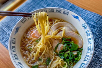 北海道銘菓 センカランド 旭川生姜ラーメンみづの 生姜しょうゆ味 2個セット 送料無料 メール便 北海道 お土産 旭川 醤油ラーメン 生姜 しょうが みづの 手土産 ギフト ラーメン お取り寄せ プレゼント 名店 有名店 乾麺 自宅 簡単 人気 藤原製麺 藤原 バレンタイン 画像3