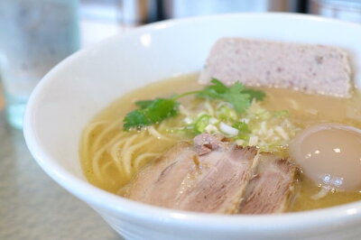 北海道銘菓 センカランド 塩ラーメン 送料無料 つらら オホーツクの塩ラーメン 乾燥麺 1食入 北海道 お土産 袋麺 メール便 オホーツク 海水100%の塩 インスタント ラーメン 塩 スープ付き ギフト マツコの知らない世界バレンタイン 画像2