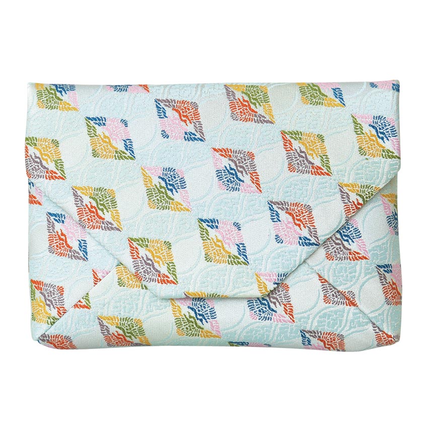 初心者 の方の練習 お稽古 向けから、本格的な 茶事 茶会 での お道具 まで、幅広く取り扱っております。 ホテル 料亭 旅館 等の業務用の茶道具の販売も承ります。 表千家 裏千家 武者小路千家 など流派によりお使いいただけるかどうかは お稽古 元の先生にご確認ください。 茶道具 茶道 道具 茶道道具 お茶道具 茶の道具 茶の湯 抹茶 茶事 茶会 点前 稽古 さどう サドウ さどうぐ サドウグ ちゃどう チャドウ ちゃどうぐ チャドウグ ちゃのゆ チャノユ まっちゃ マッチャ 通販 つうはん ツウハン 千紀園 せんきえん センキエン 楽天 らくてん ラクテン作家・作品名数寄屋袋 立涌に向い鶴（交織）詳細※商品によって柄の出方が画像と異なります。箱化粧箱 （紙）寸法---商品番号701852[stc070-2025C-C9-11]注意●商品の質感・色は、お客様のご使用のモニターやブラウザなどの環境により、実物と異なる場合がございます。ご了承ください。 ●在庫の状況により、発送までお時間をいただく場合がございます。お急ぎの場合は事前にお問い合わせください。 ●商品の在庫は、実店舗と共有しております。また、季節商品は数に限りがございます。在庫切れにも関わらず、ご注文が完了してしまう場合がございます。在庫切れの場合、生産状況によりお届けが遅れる場合は、メールまたはお電話にて連絡いたします。 ●掛物・茶杓など、お届けまでに約1ヶ月お待ちいただく場合がございます。 ※掛物は、写真と表具が異なる場合がございます。 【萬福堂楽入】はこちら【楽入印】はこちら【楽入窯製】はこちら■■ポイント最大18倍■■（楽天カードご利用ならばポイント3倍以上）▲▲詳しくはこちらをクリック▲▲