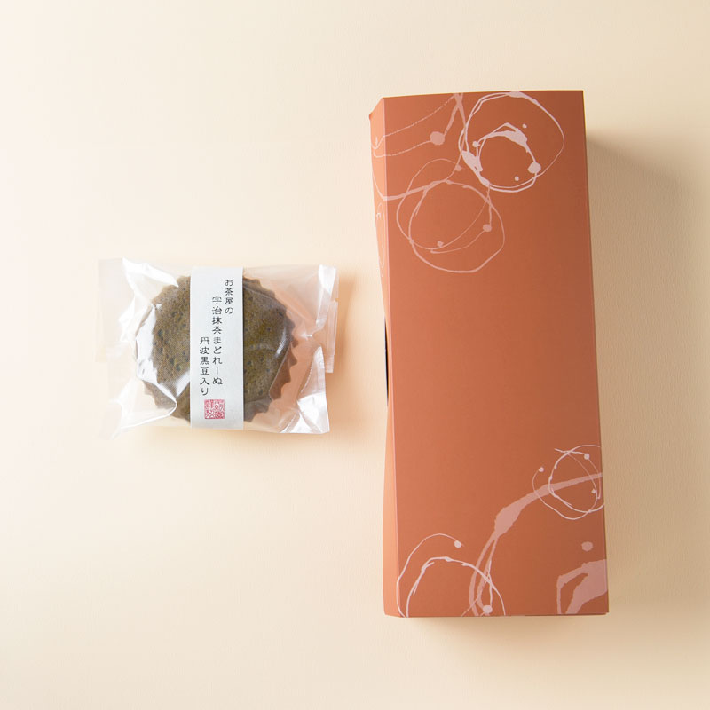 母の日 プレゼント ギフト 2023 のし 老舗茶舗 京都 宇治 抹茶 まどれーぬ 丹波黒豆入り 5個入り ギフトボックス スイーツ 焼き菓子 個包装 マドレーヌ 挨拶 誕生日 内祝 出産内祝 引き出物 贈り物 お返し 通販 楽天のサムネイル