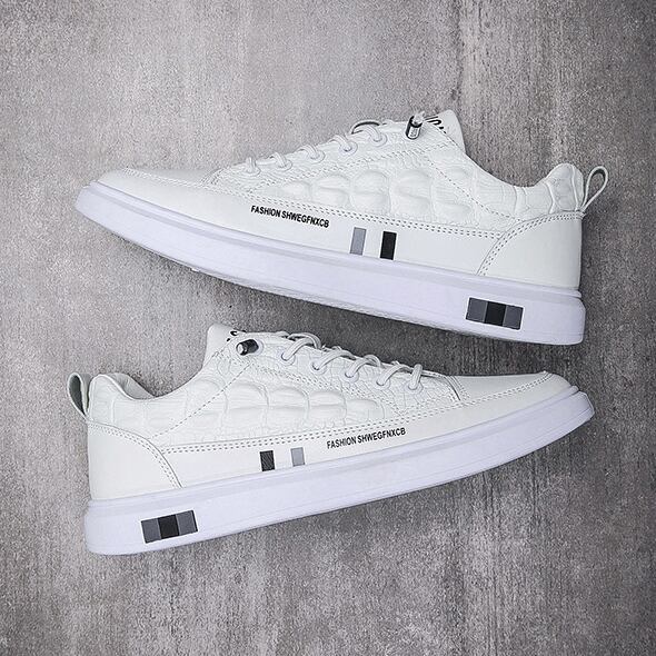 靴 シューズ 人気 おすすめ おしゃれ お洒落 はやり 流行り 激安 安い お得 送料無料 プチプラ スニーカー 運動靴 歩きやすい 疲れない 蒸れない 通気性 軽い 走りやすい かっこいい