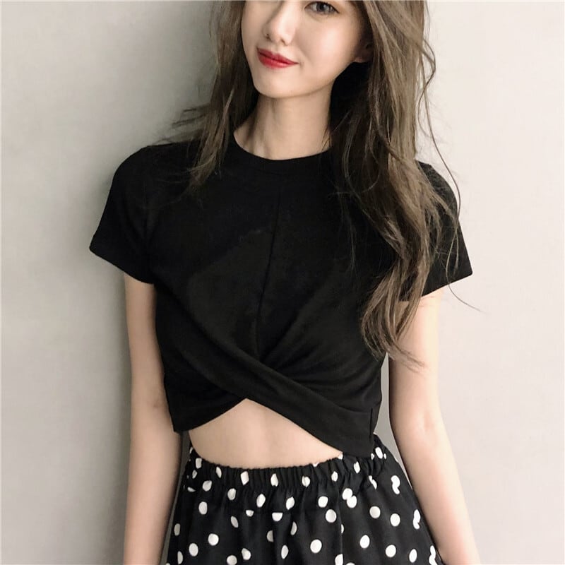 Rakuten - トップス Tシャツ ショート丈 袖あり 半袖 クルーネック タイト ウエストマーク 綿 かわいい 大人可愛い シンプル カジュアル おしゃれ かっこいい こなれ感 ラフ 無地 春 夏 10代 20代