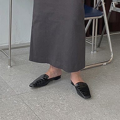 レディースシューズ 婦人靴 ローヒール フラットミュール ぺたんこミュール 歩きやすい 疲れない 痛くない バブーシュ スクエアトゥ フレンチライン レザー調 フェイクレザー スネーク調 安定感