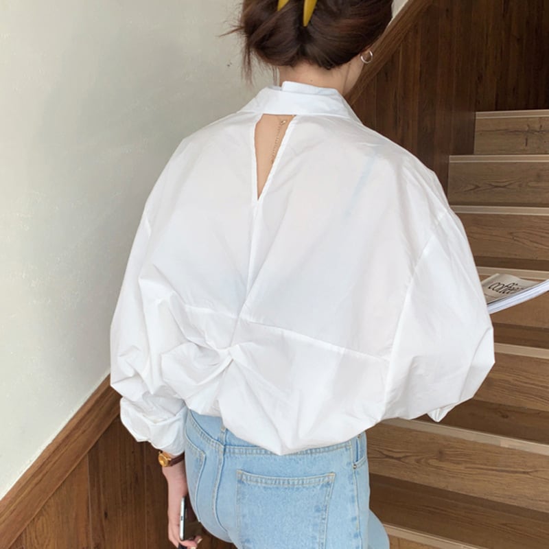 Rakuten - トップス ブラウス 白シャツ 袖あり 長袖 バックVネック パフスリーブ かわいい 大人可愛い きれいめ シンプル カジュアル 大人 おしゃれ お洒落 無地 春 夏 秋 10代 20代 30代 40代 レディース