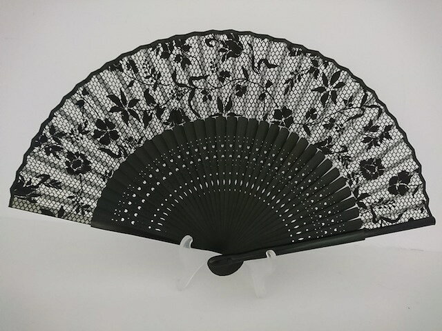 ミニ扇子／ブラックフォーマル／黒扇子　＜レース柄（花柄）＞／6寸（18センチ）／白ベース／シルク地..