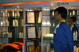 �����ɼ��͸��ꡪ��Ź���ꥸ�ʥ륰�å����ò��ˤƤ����桪����2���ʤ�ꤪ���Ӥ��������ޤ����� �ͥå����ȥ�å�(45cm)�� �磻�ԥ󥰥�����(14.5cm��14.5cm)�� �������1���¤ꢨ �ܥڡ����ϥڡ�����ǾҲ𤷤Ƥ��뾦�ʤ����䤹��ڡ����ǤϤ���ޤ���