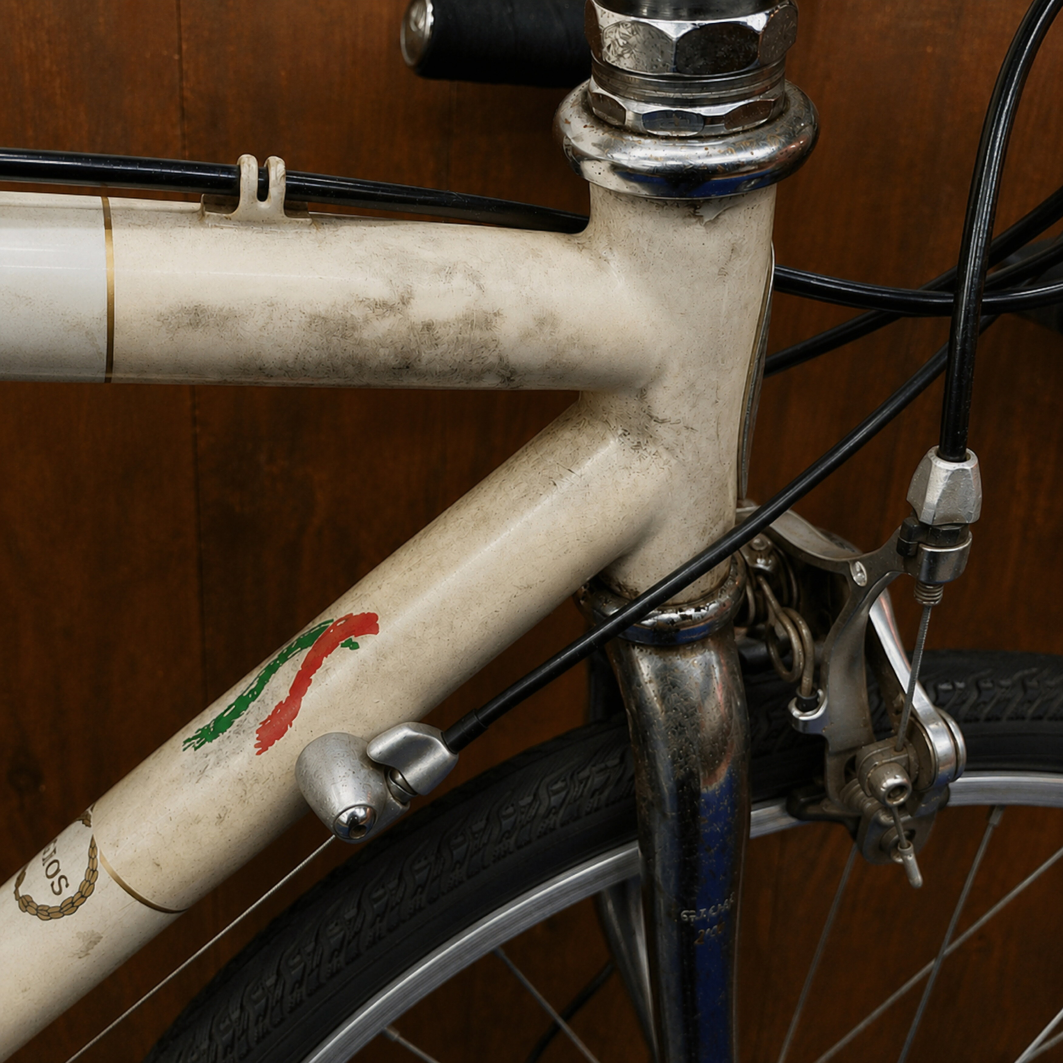 洗車の王国の自転車 水垢クリーナー 水垢クリン for Bicycle 4L ロードバイク クロスバイク MTB ウォータースポット イオンデポジット 水垢除去 雨ジミ フレームクリーナー カーボン アルミ チタン 自転車洗車 センシャバイシクル ガイアの夜明け2022年6月放送｜アングル2