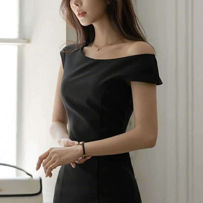 黒ドレス 大人かっこいい レディース SUSUS ブラック 半袖 斜め 肩 ワンピース レディース 2025夏 ハイエンド スリムフィット ヒップライン フィット ロング スカート
