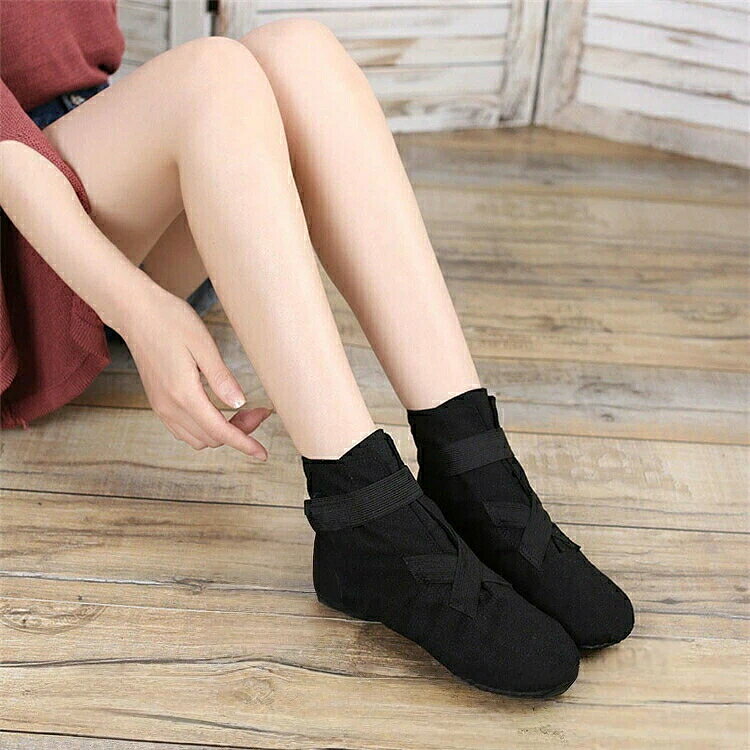 素材 キャンパス カラー ブラック、レッド、ホワイトセット内容 シューズ*1洗濯時のポイント*洋服は裏返して洗濯してください。*洗濯ネットに入れて洗いましょう。*色物は分別しましょう。衣類の色写りを防ぐためです。色落ちが不安な時は、色落ちテストをしてから洗いましょう。*洗濯完了後は、 たまま放置しないようにしましょう。*乾燥機にはかけないでください。