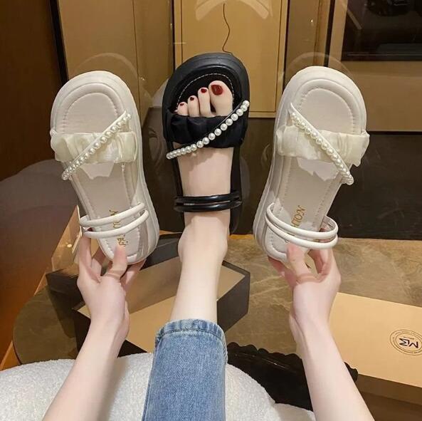 メーカー希望小売価格はメーカーカタログに基づいて掲載していますカラー:ブラック、オフホワイト素材:PU、ゴム※注意:2ways 厚底サンダル 美脚 パール サンダル レディース サンダル シューズ 靴 厚底スニーカー 疲れない サンダル フラットサンダル レディースサンダル ギフト 母の日 厚底サンダル レディース クロス ビーチサンダル フラット 軽量 歩きやすい スポーツサンダル2ways 厚底サンダル 美脚 パール レディース靴 サンダル スポーツサンダル 人気 ブラック オフホワイト 22.5cm(35) 23cm(36) 23.5cm(37) 24cm(38) 24.5cm(39) 25cm(40)