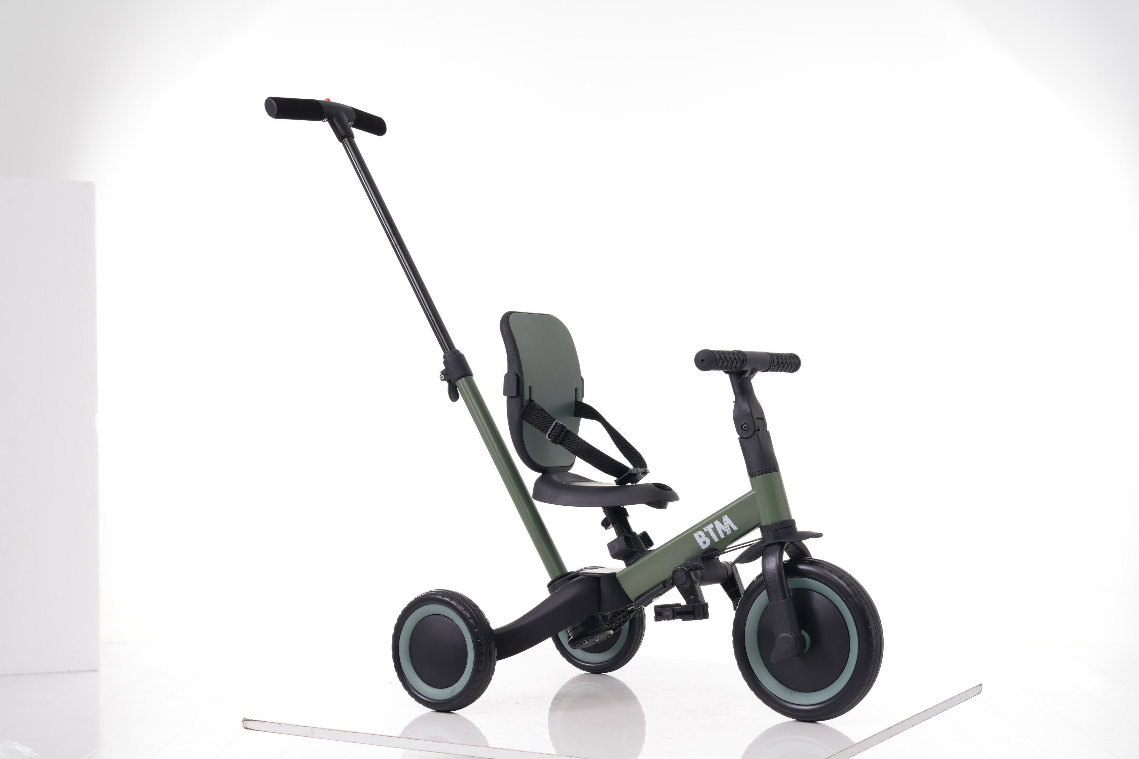 Seree Techの【送料無料】【ミルクティー】子供用三輪車 5in1自転車 オリジナル 押し棒付き 安全バー付き サンシェード付き｜アングル3
