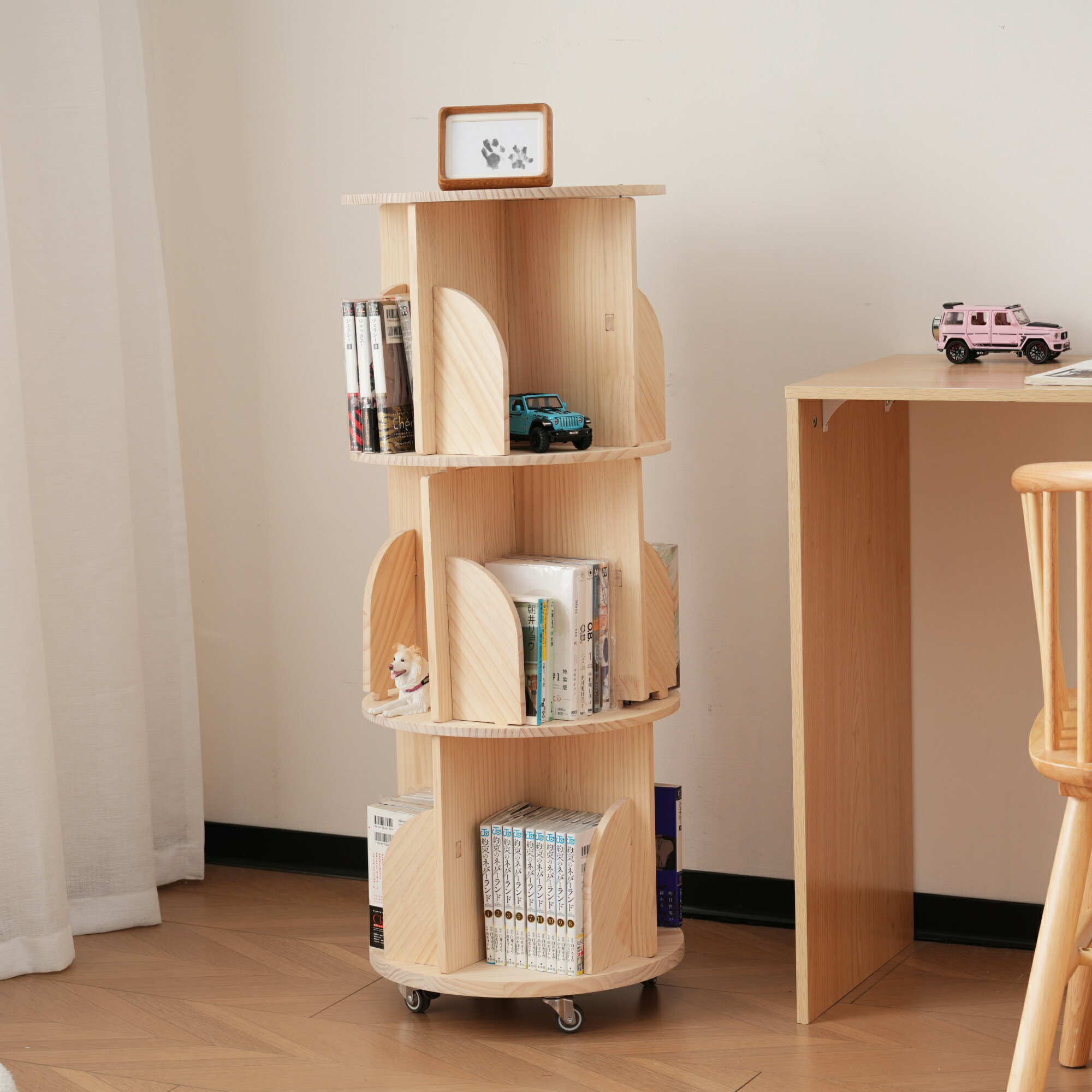 【3段-キャスター式】天然パイン材 回転式本棚 キャスター付き 飾り棚 絵本棚 360°回転キャスター式 コ..