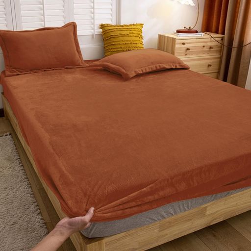 【素材&amp;サイズ】ポリエステル100%(マイクロファイバー);サイズ:ボックスシーツ約ダブル・140X200cm冬【仕様】全週約30cmのズレ防止ゴム付き、厚さ5-28cmのマットレスにぴったりフィットします!ベッド/マットレス用/敷き布団に、いろいろ使えます、寝相の良くない使用者もご安心できます。抗菌防臭加工を施し、汗のニオイや部屋干しの生乾き臭を気にせず使えます。 【暖かさが格段にアップ!】ミルクベルベットの魅力は、高い保温性と雲の上に寝ているような柔らかな肌触りの良さにあります。暖かいため、寒い冬には欠かせない生地ともなります。マットレスの底冷えを防いで背中もおしりも暖かさを感じることができます。繊維の間に空気を溜め込み、体温を逃がさず暖かさを保ちます。一番大切なのは、寒い季節に体にぴったりフィットし、首肩の部分も隙間ができないので保温性が高いです。幸せな気分になれる柔らかな肌触りが人気です。保温効果もあり、寒い季節には欠かせないアイテムです。 【ふんわり包まれる掛け布団カバー】上質なミルクベルベットのような優しい肌触りで、滑らかでふわふわ、心地よく眠れます。