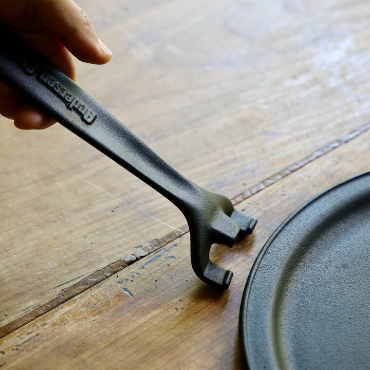 鉄フライパン ピザパン セット 【 IH ・ 直火対応 】 南部鉄器 岩鋳 鉄 鋳物 鋳鉄 薪ストーブ キャンプ アウトドア オーブン ピザ プレート 鉄板 フライパン 取っ手がとれるフライパン ハンドルセット 外径 28cm 内径 25cm IH対応 こびりつかない AndersenStove 品番 541268 3