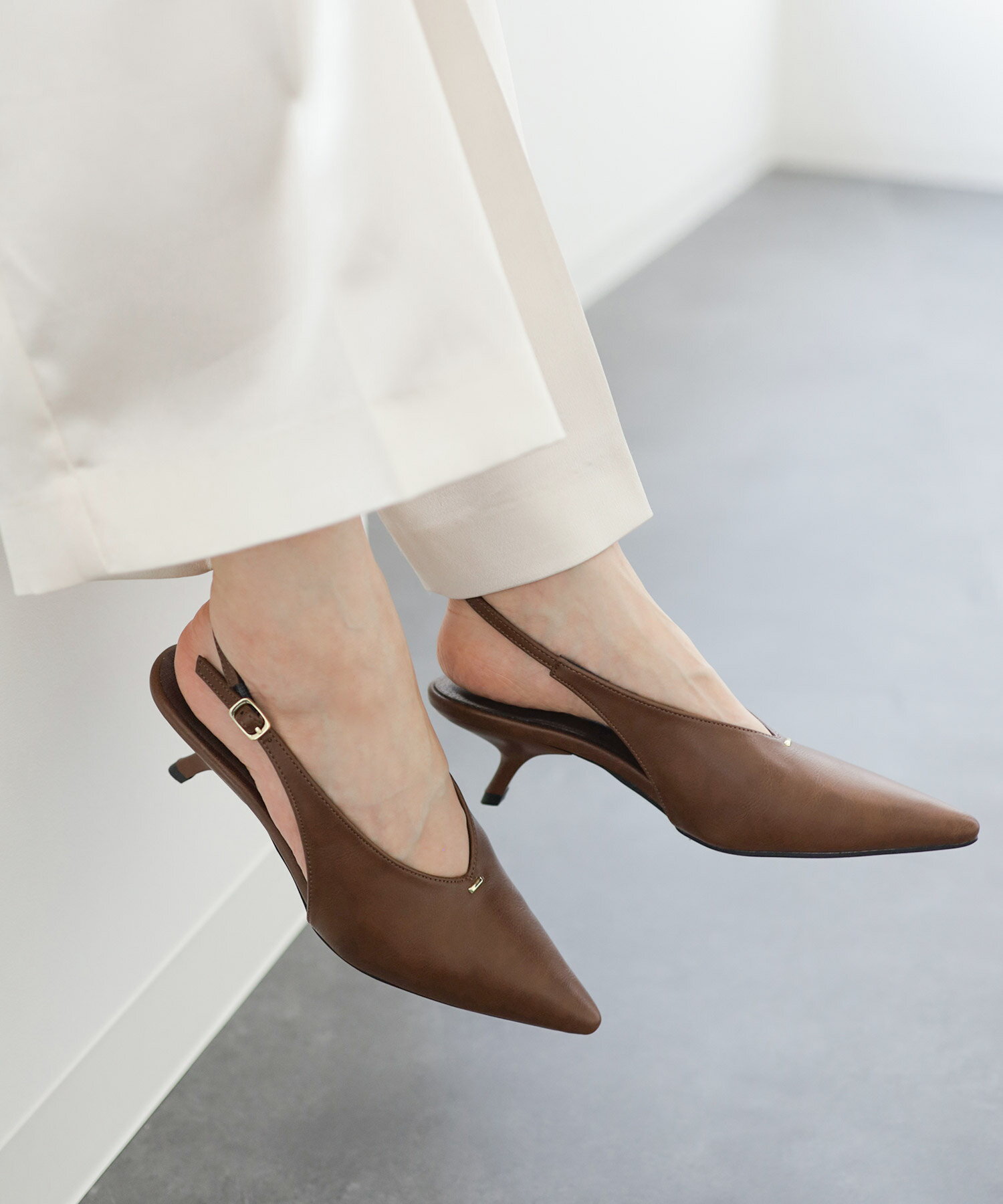 Rakuten - 【10％OFFクーポン｜1日まで】パンプス レディース バックストラップパンプス カーブヒール 5.5cm ポインテッドトゥ シンプル おしゃれ 美脚 歩きやすい 安定感 疲れない 通勤 オフィス カジュアル 黒 ブラック 靴 一部6月上旬・6月下旬入荷予定