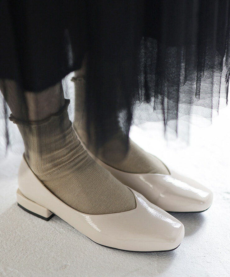 【24日20時～28H限定20％OFFクーポン】パンプス スクエアトゥ ローヒール エナメルパンプス ローヒール シンプル キラキラ かわいい おしゃれ 履きやすい 歩きやすい 黒 ブラック 靴 ▲返品交換不可